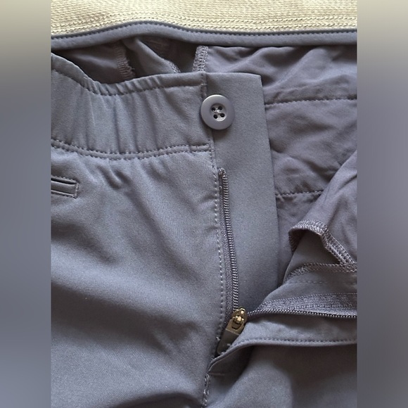 Women’s size 8 under armour fitted heat gear short - Picture 5 of 8